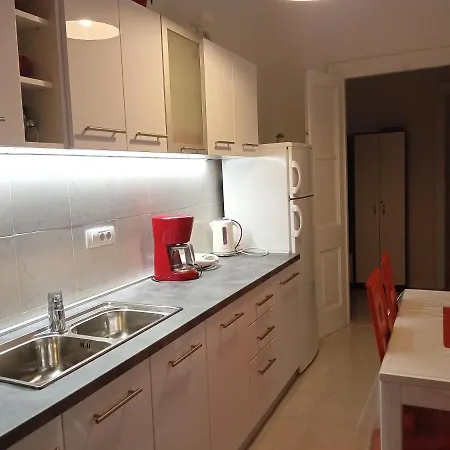 Red Coral Apartment *