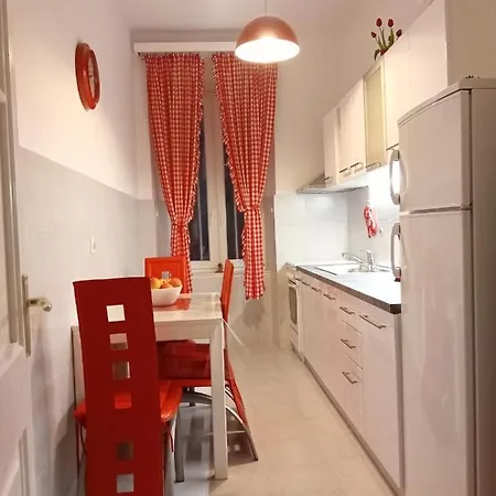 Red Coral Apartment *